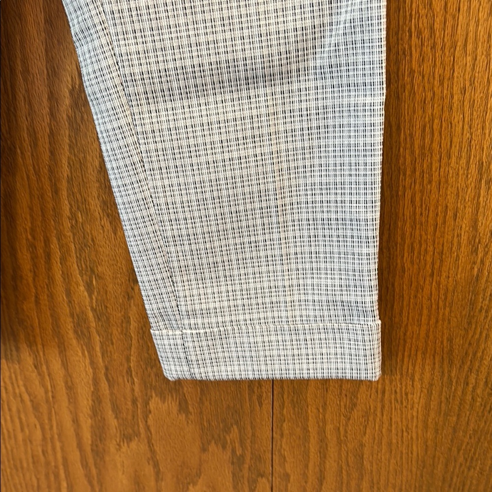 White House Black Market Checkered The Slim Cropped Pants size 4. - Picture 4 of 10